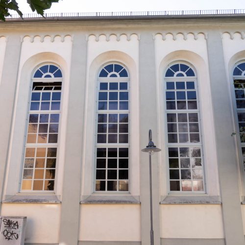 Friedrichsdorf Hugenottenkirche Fenster von außen Restaurierung durch Conservation Pool