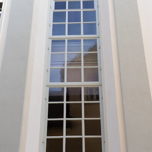 Friedrichsdorf Hugenottenkirche Fenster von außen Restaurierung durch Conservation Pool