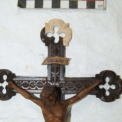 Nahaufnahme Jesu am Kreuz Statue Restaurierung Kiedrich Kirche St. Valentinus durch Restaurierungsatelier Conservation Pool