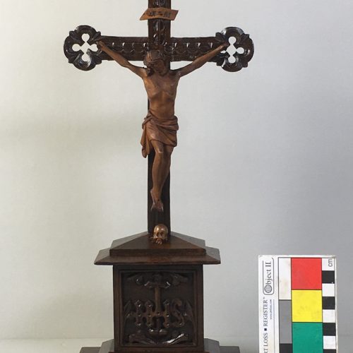 Nahaufnahme Jesu am Kreuz Statue Restaurierung Kiedrich Kirche St. Valentinus durch Restaurierungsatelier Conservation Pool