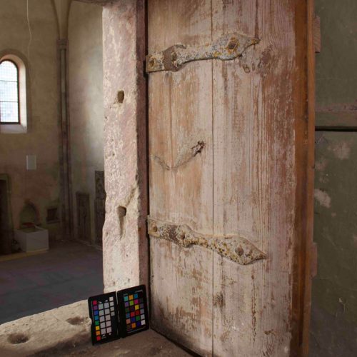 Holztür Ostflügel mit Farbreferenztafel Kloster Eberbach Bestandsaufnahme durch Conservation Pool