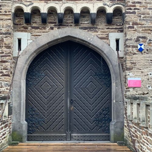 Nahaufnahme Tor Torwächterhaus vor der Restaurierung