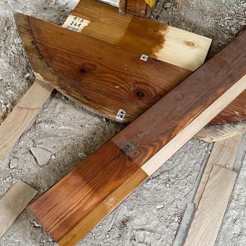 Holzdielen gebraucht am Boden des Torwächterhaus
