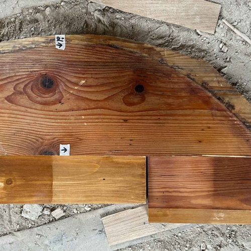 Holzdielen gebraucht am Boden des Torwächterhaus