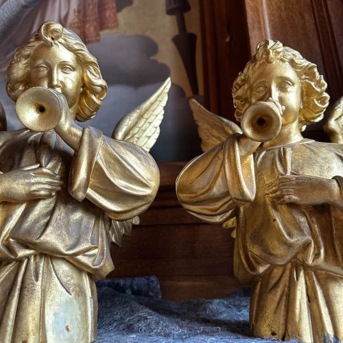 Nahaufnahme zwei Engel in der Kapelle von Schloss Neuschwanstein, Restaurierung durch Conservation Pool