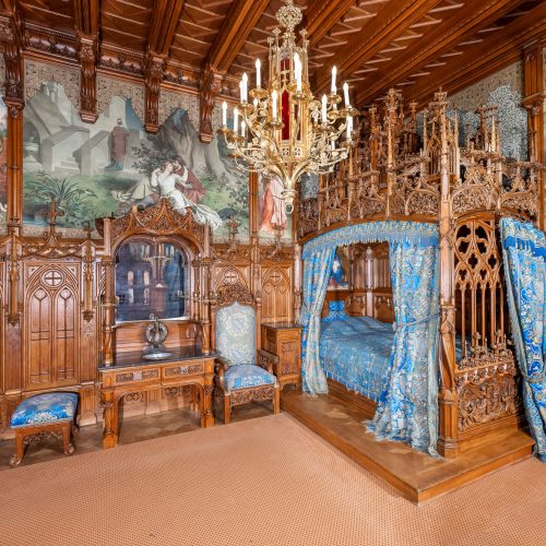 Restaurierung der Holzarbeiten im Schlafzimmer von Schloss Neuschwanstein – Conservation Pool.