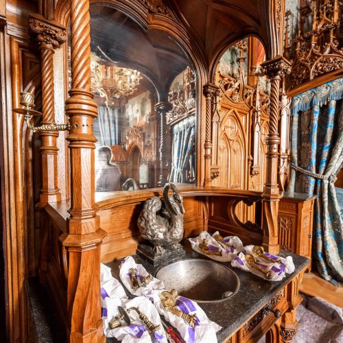 Schloss Neuschwanstein – Restaurierung des prunkvollen Schlafzimmers.