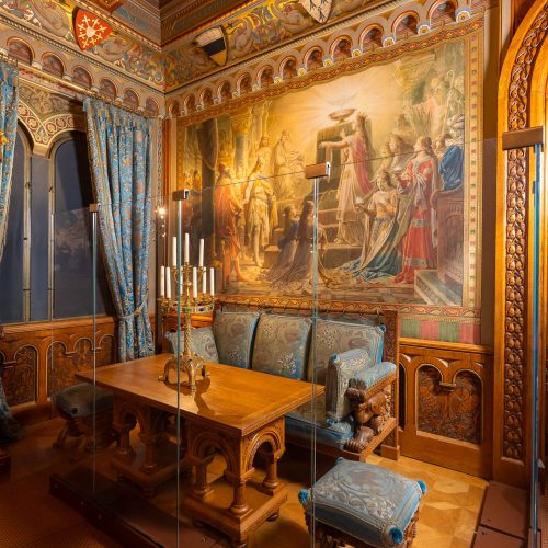 Denkmalgerechte Restaurierung und Konservierung des Wohnzimmers im Schloss Neuschwanstein durch Conservation Pool.